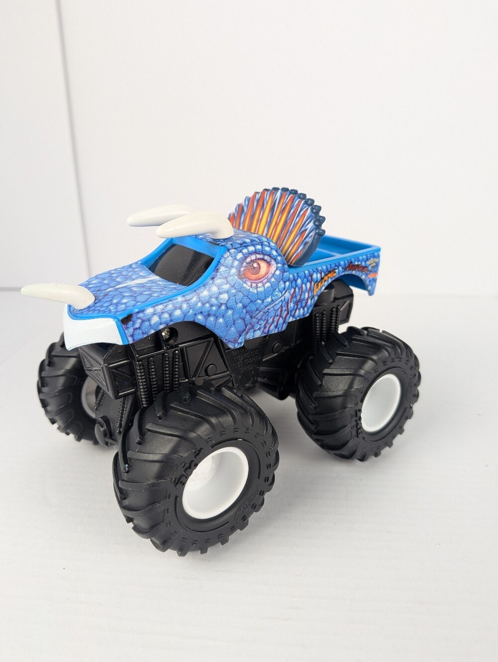 Hot Wheels Monster Jam Rev Tredz "Jurassic Attack Monster Truck 1:43